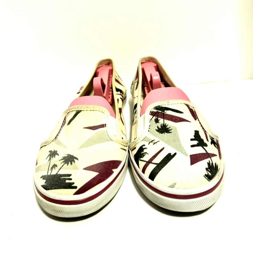 Vans - Picture 3 of 11